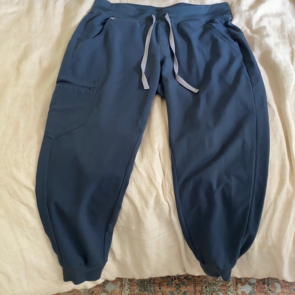 Figs Zamora™ Jogger Scrub Pants in Dark Harbor